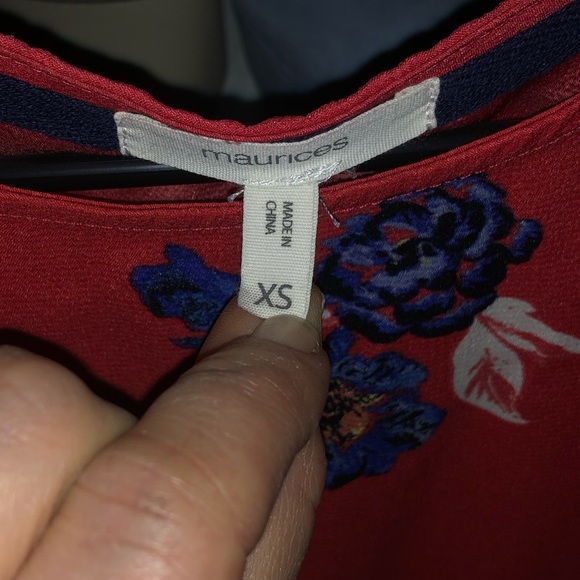 Maurice’s XS floral top - Picture 3 of 4